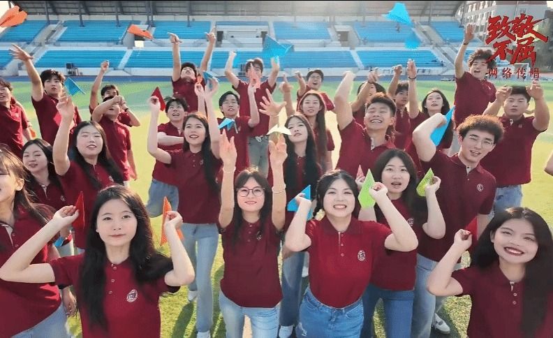 致敬不屈 | 民大青年學子共唱《不屈》  弘揚偉大抗戰精神