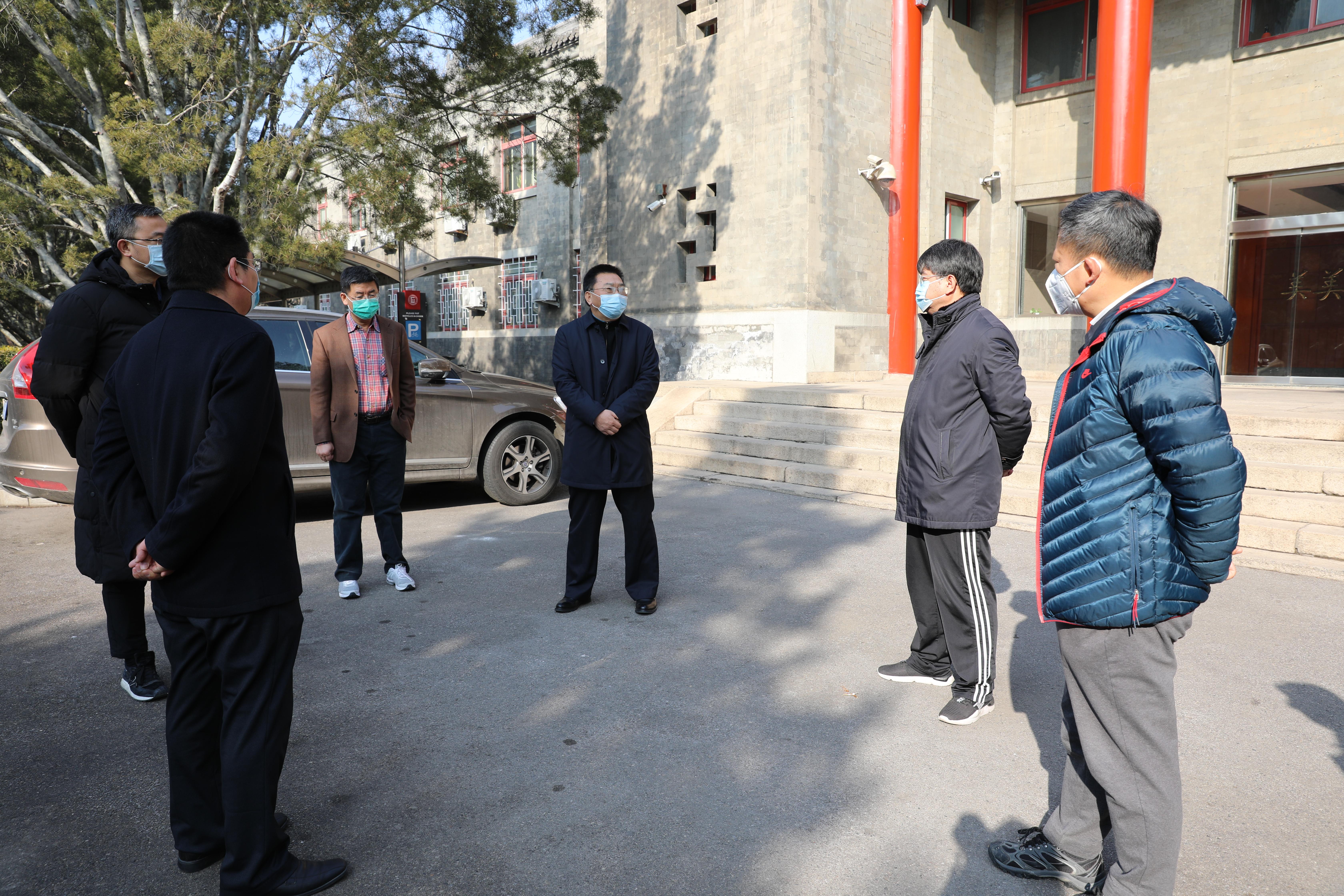 中央紀委國家監(jiān)委駐中央統(tǒng)戰(zhàn)部紀檢監(jiān)察組副組長陳東一行來校檢查疫情防控工作