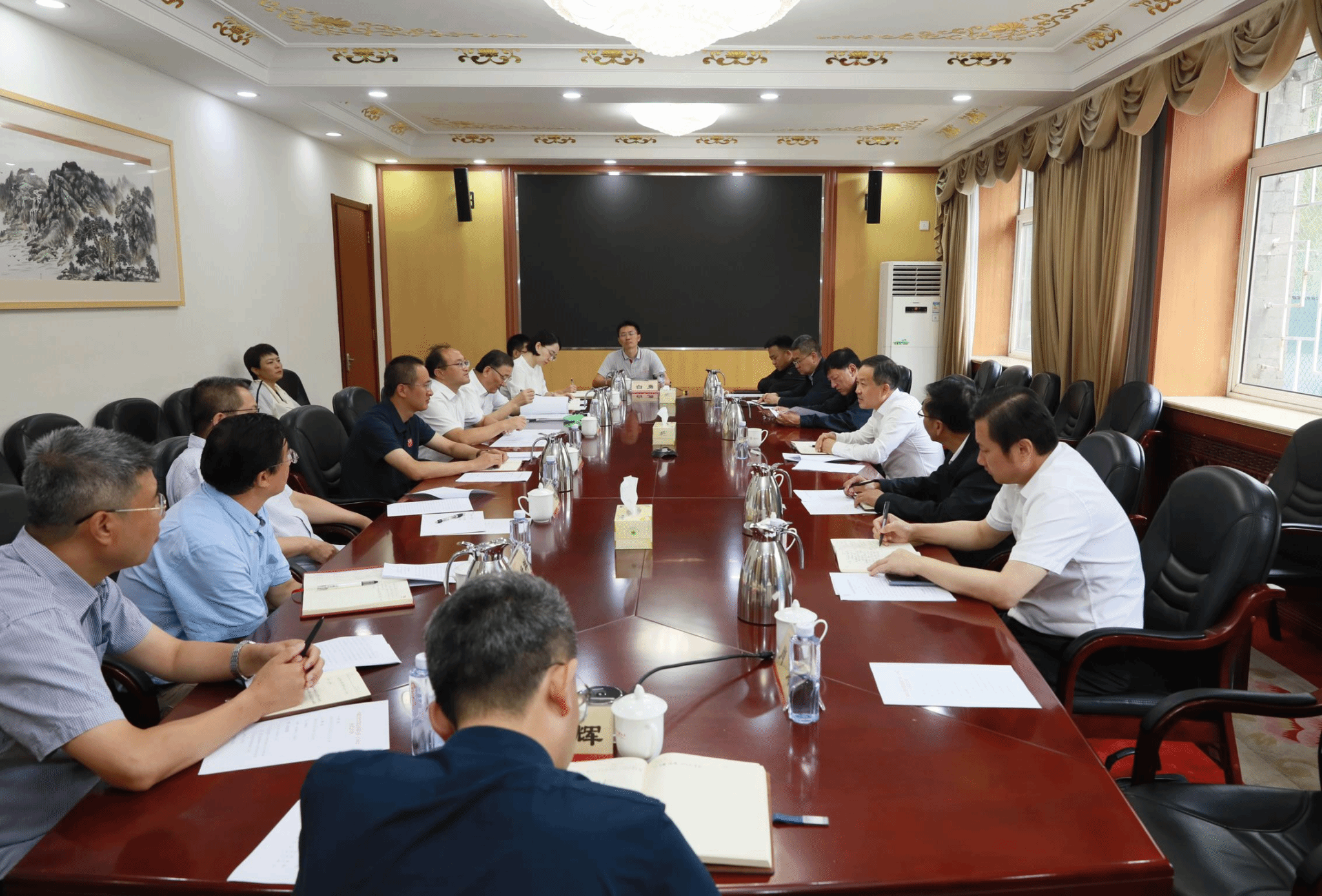 西藏自治區政府副主席徐志濤來校訪問