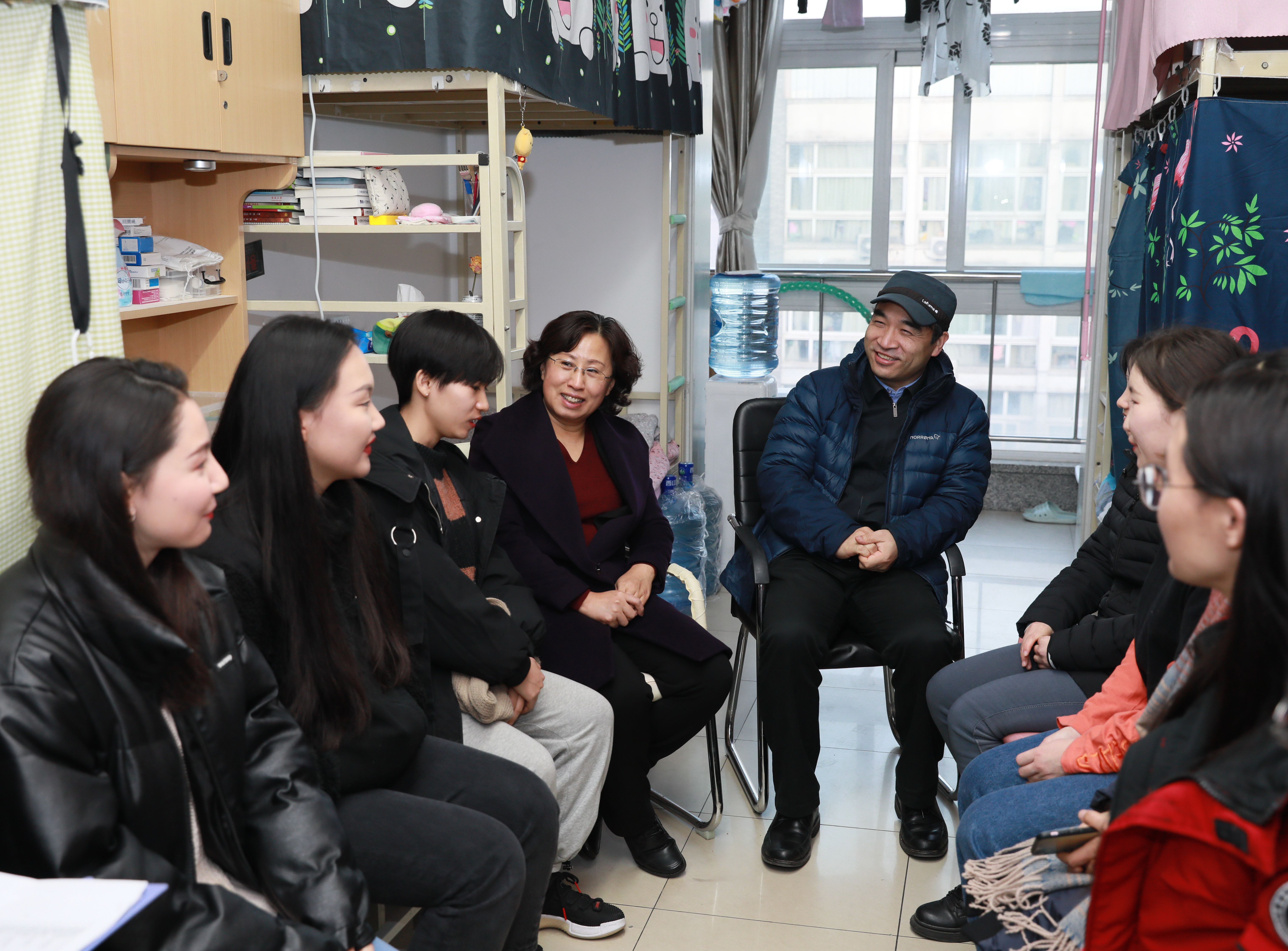 北京市委教育工委副書記李軍鋒一行來校慰問寒假留校學生