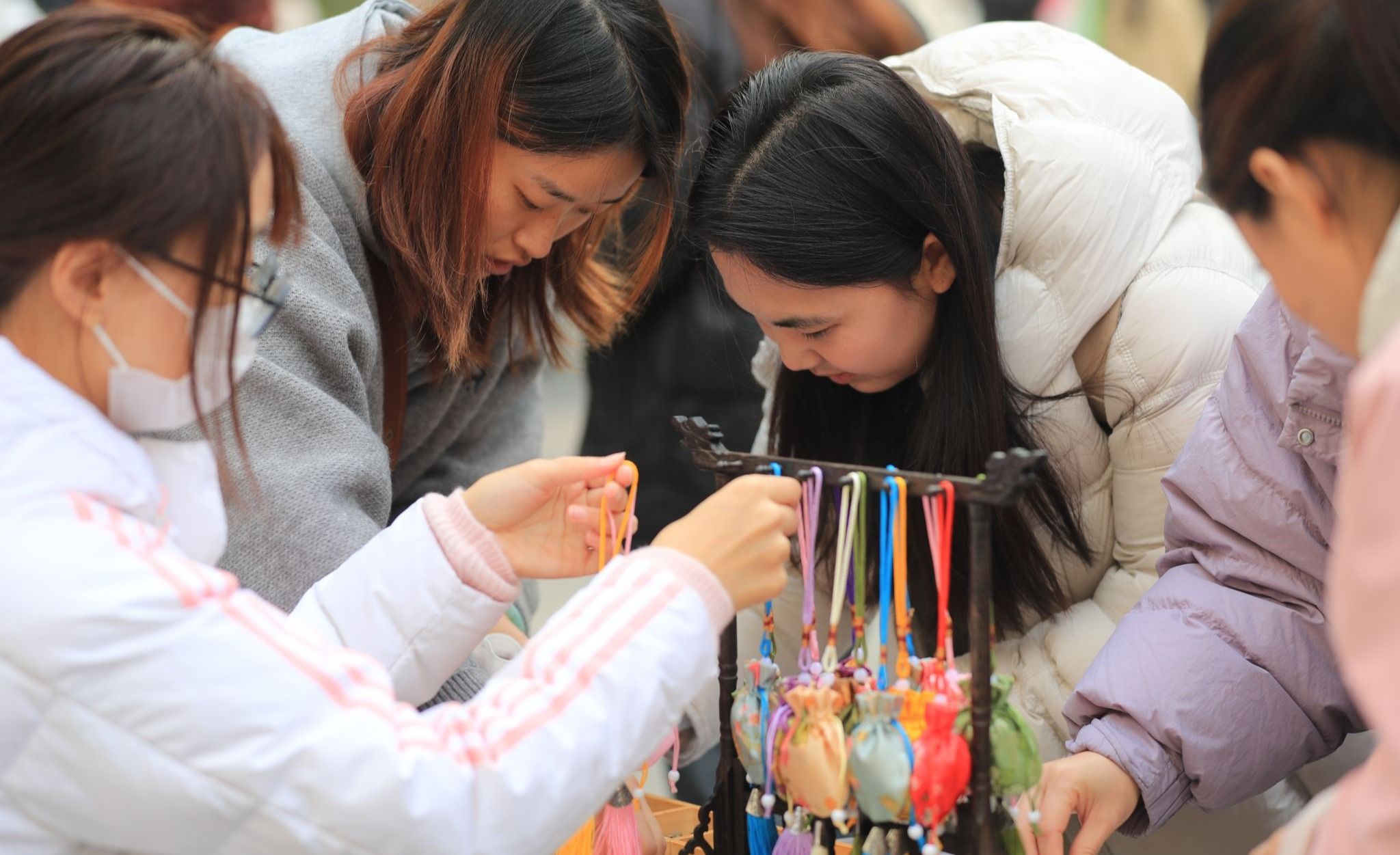 傳統瑰寶綻放絢麗光彩——中央民族大學舉辦第五屆中醫藥文化節