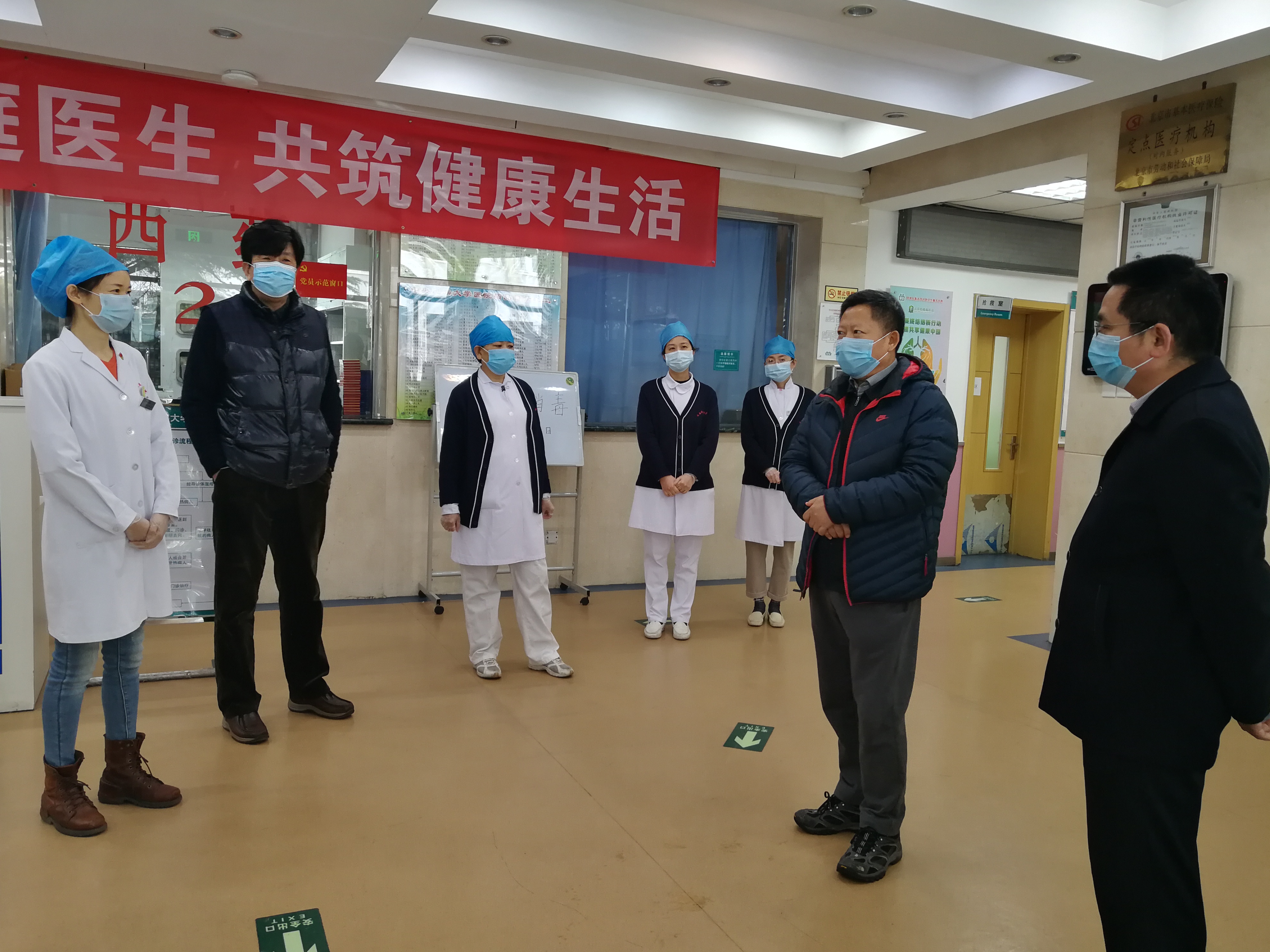 馬文喜、李計(jì)勇檢查學(xué)校疫情防控工作并慰問工作人員